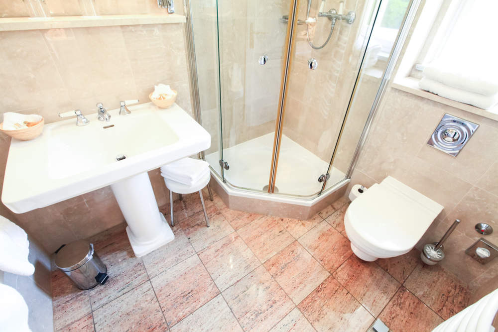 doppelzimmer-klein-fein-bad-dusche.jpg